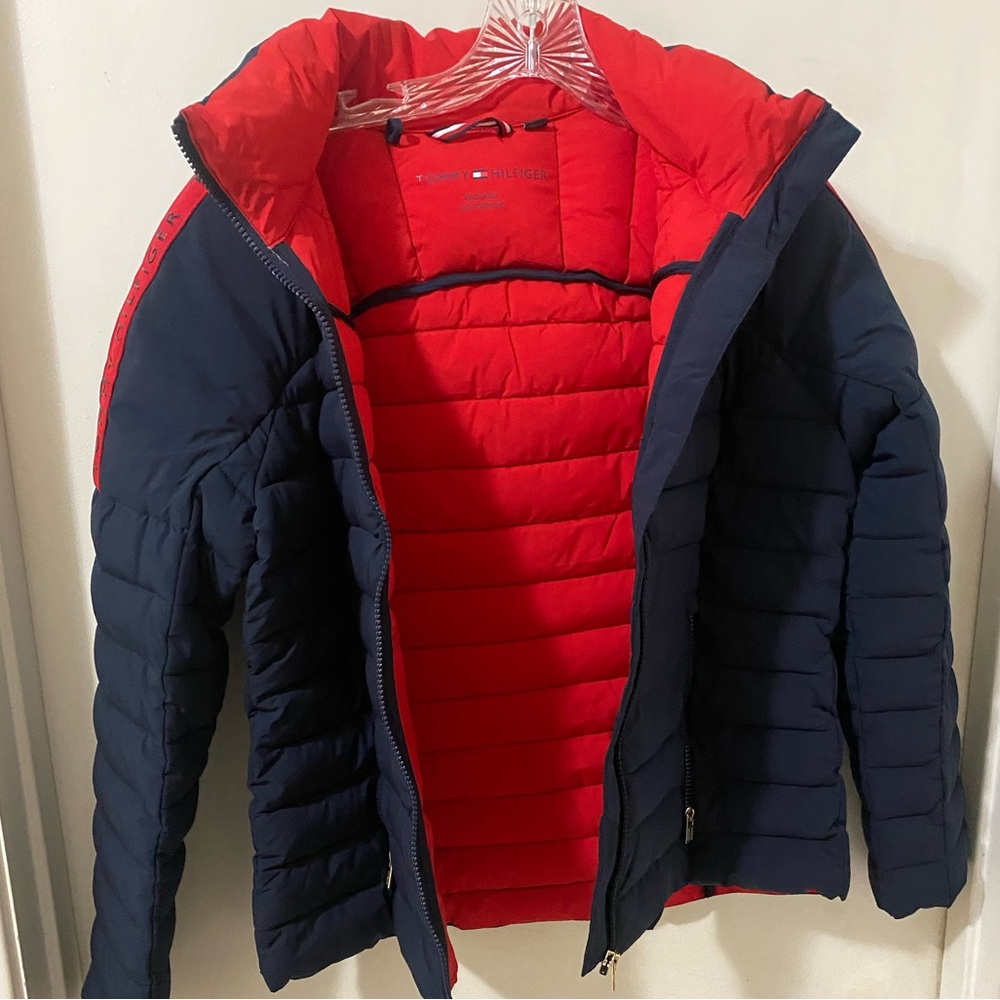 Tommy Hilfiger Women’s Red Packable Lightweight Hooded Puffer Jacket - Picture 2 of 13